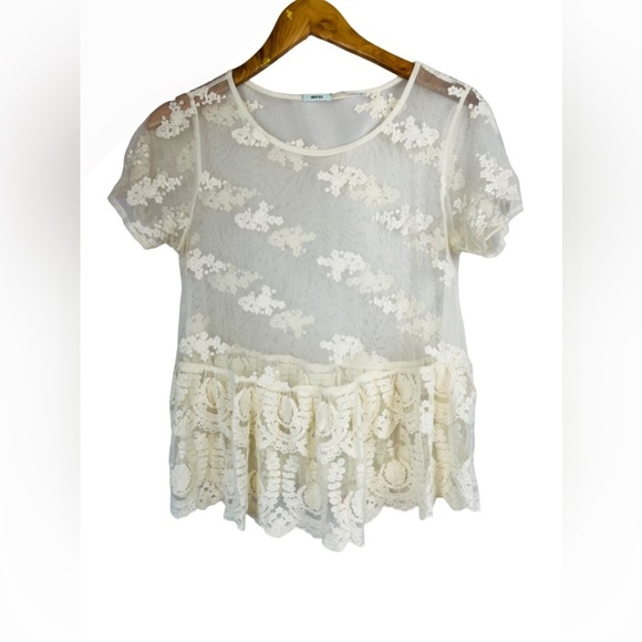 Kimchi Blue Lace Peplum Top with Floral Design Size S - Picture 2 of 10